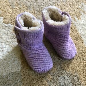 UGG Baby Purl Sweater Booties Lilac Size 4/5 EUC!